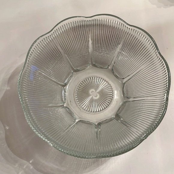 Vintage Glass Serving Bowl Centerpiece - Picture 1 of 10